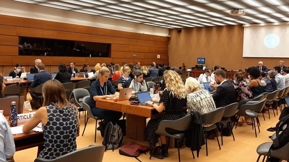 Adoption le 18 novembre de l'accord international contre les bombardements urbains